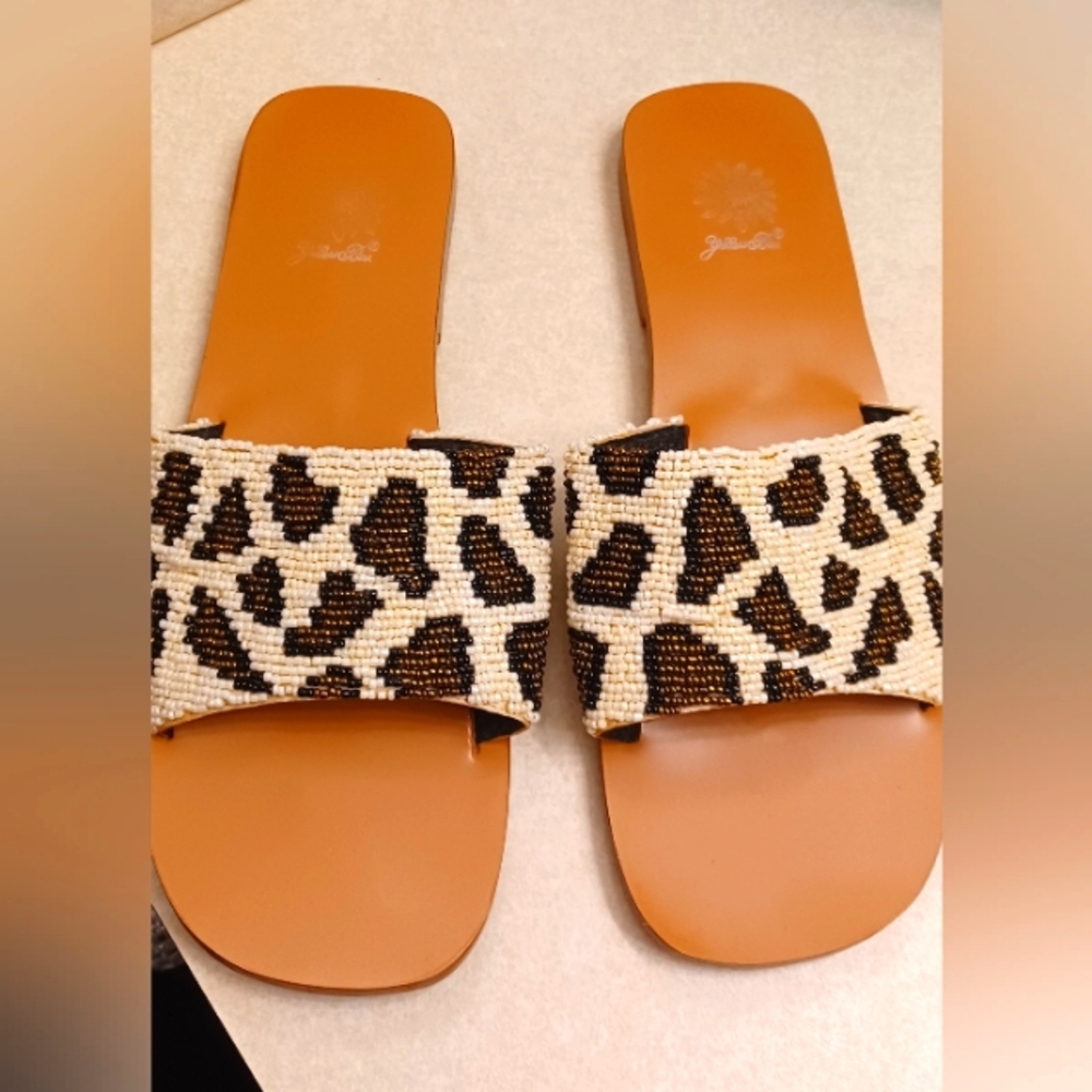 Yellow box leopard sandals 8.5